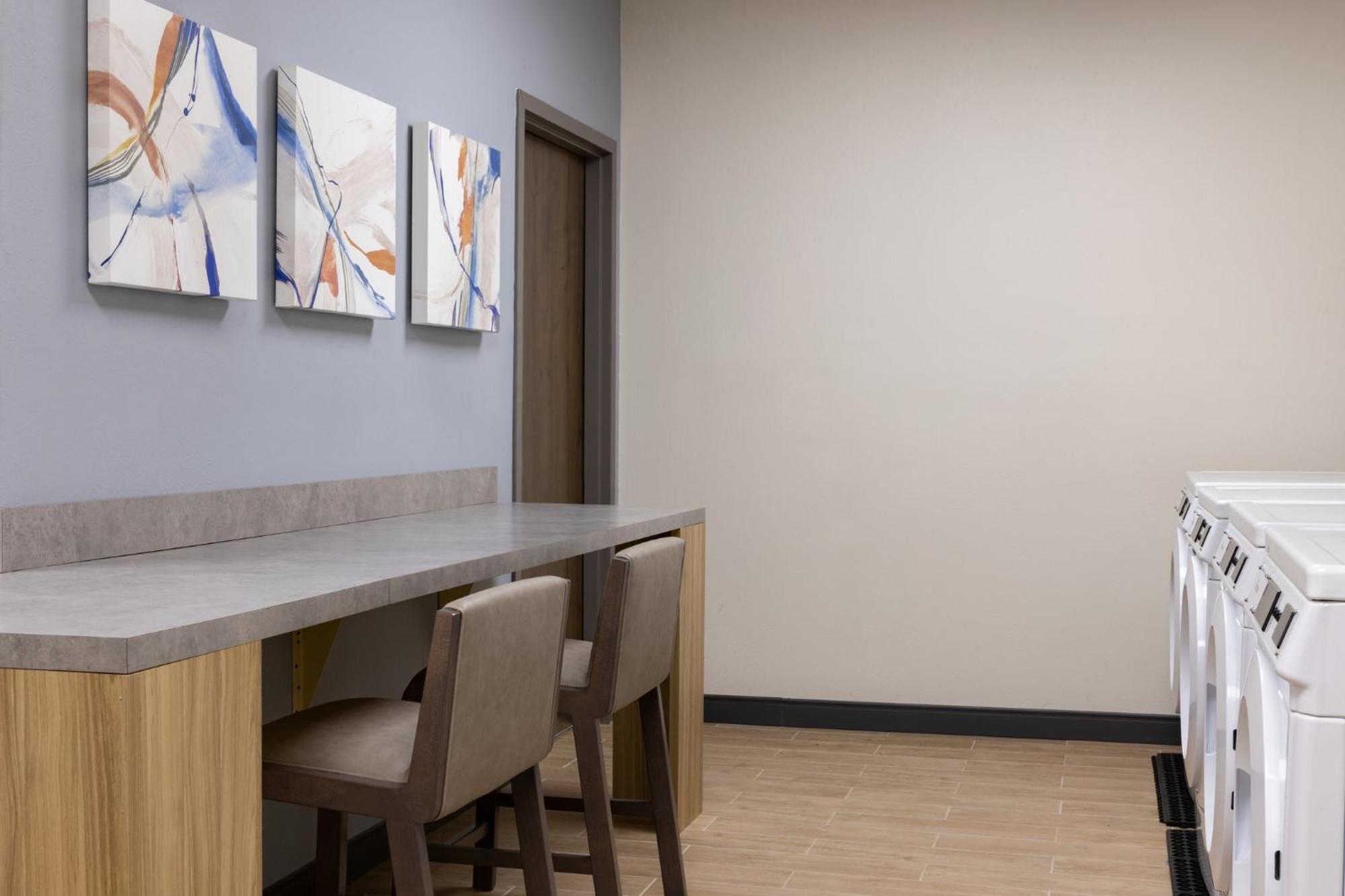 Candlewood West By Ihg Hotel 2*