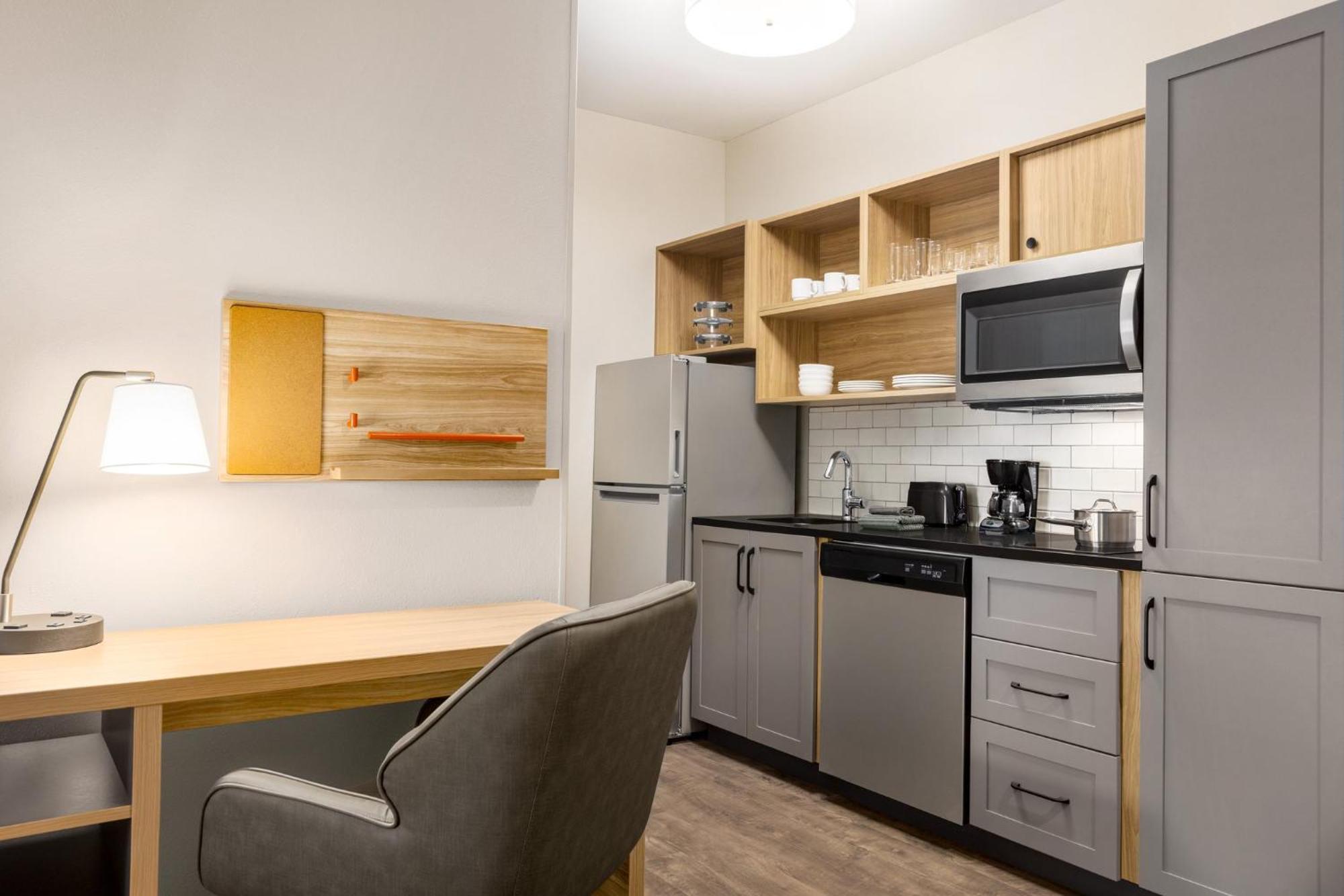 Candlewood West By Ihg 2*